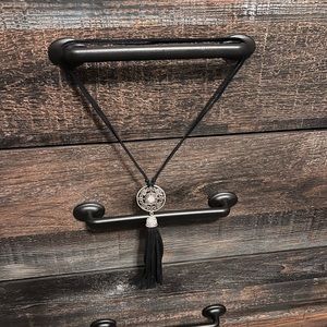 Black leather adjustable fashion necklace